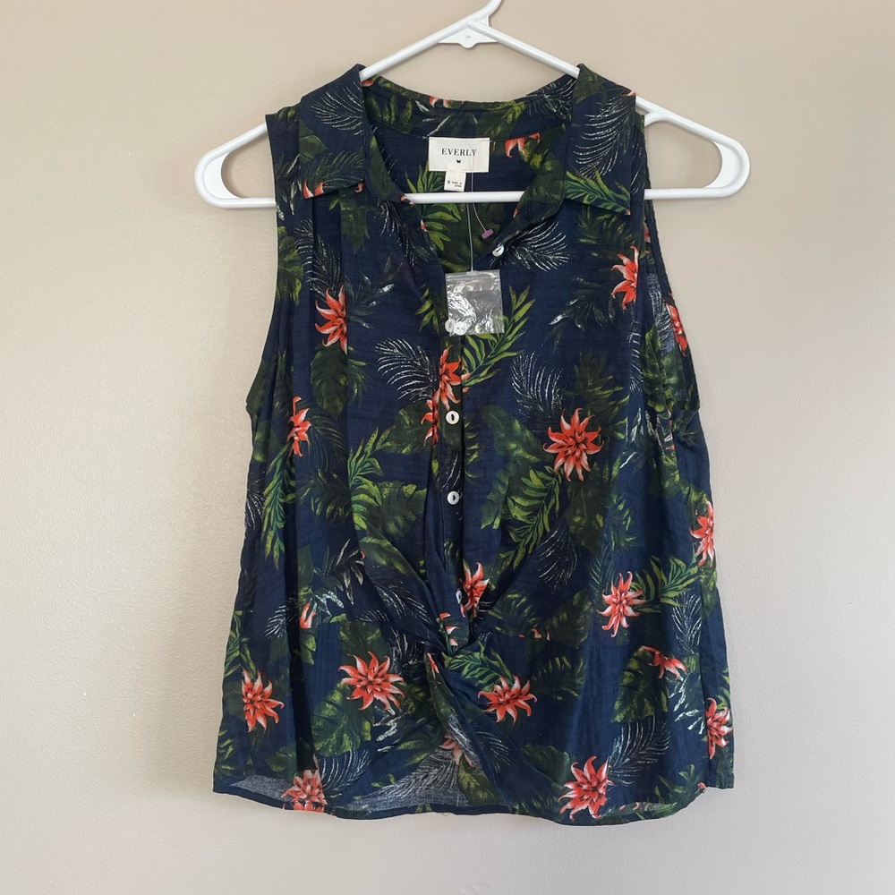 Everly twist front top